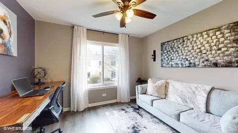 Bedroom - 1695 Spaulding Rd, Bartlett, IL 60103 photo 4 of 5