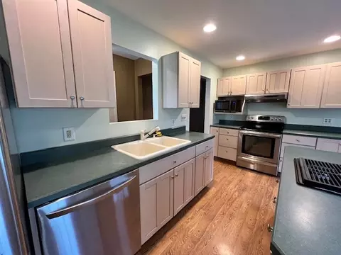 Kitchen - 14644 Brian Dr, Bloomington, IL 61705 photo 6 of 7