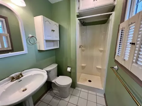 Bath - 14644 Brian Dr, Bloomington, IL 61705 photo 2 of 3