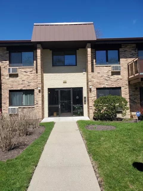 2628 N Windsor Dr #203, Arlington Heights, IL 60004