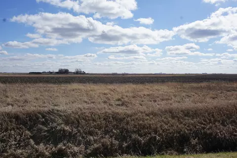 775 E 3000n Rd, Clifton, IL 60927
