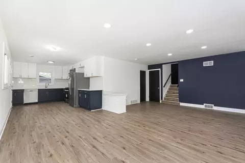 Living - 17113 Holmes Ave, Hazel Crest, IL 60429 photo 1 of 5