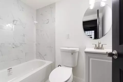 Bath - 17113 Holmes Ave, Hazel Crest, IL 60429 photo 2 of 2