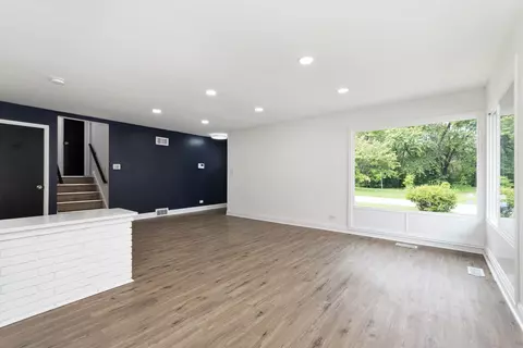 Living - 17113 Holmes Ave, Hazel Crest, IL 60429 photo 3 of 5