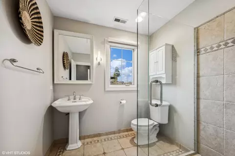 Bath - 2344 Dewes St, Glenview, IL 60025 photo 3 of 4