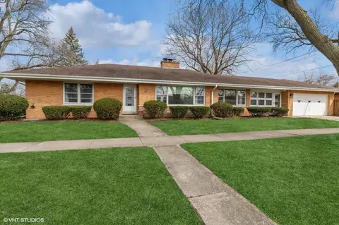 901 Goodwin Dr, Park Ridge, IL 60068