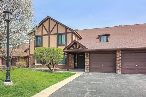 1757 Plymouth Ct #A, Wheaton, IL 60189