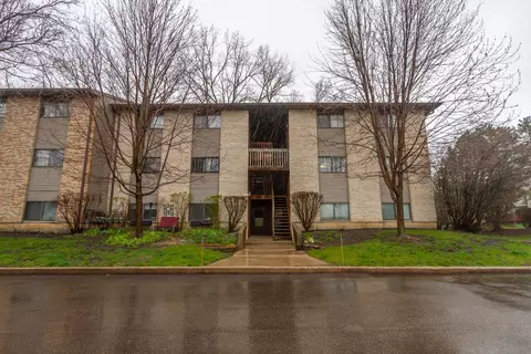 2350 South St #B, Elgin, IL 60123