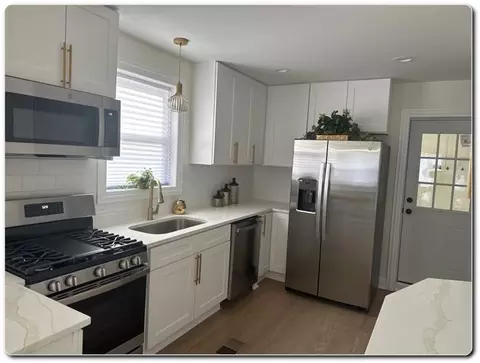 Kitchen - 10736 S Sangamon St, Chicago, IL 60643 photo 1 of 2