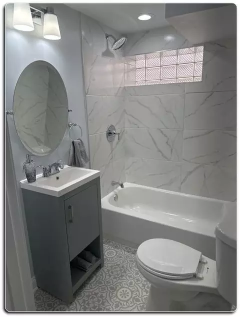 Bath - 10736 S Sangamon St, Chicago, IL 60643 photo 1 of 3