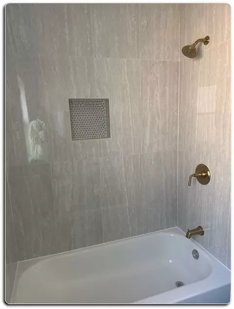 Bath - 10736 S Sangamon St, Chicago, IL 60643 photo 2 of 3