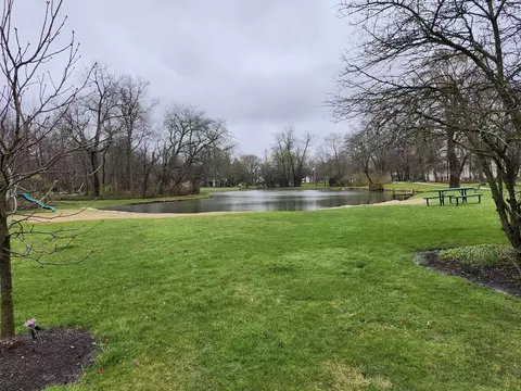 48 Park Dr, Glenview, IL 60025 photo 3