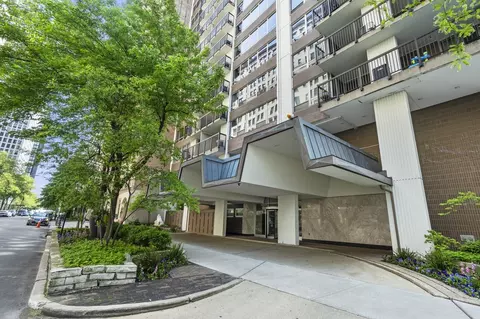201 E Chestnut St #9E, Chicago, IL 60611