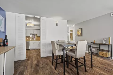 201 E Chestnut St #9E, Chicago, IL 60611 photo 8