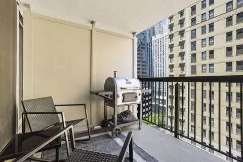 201 E Chestnut St #9E, Chicago, IL 60611 photo 9