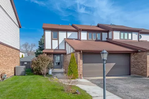 7840 Sheffield Dr, Palos Hills, IL 60465