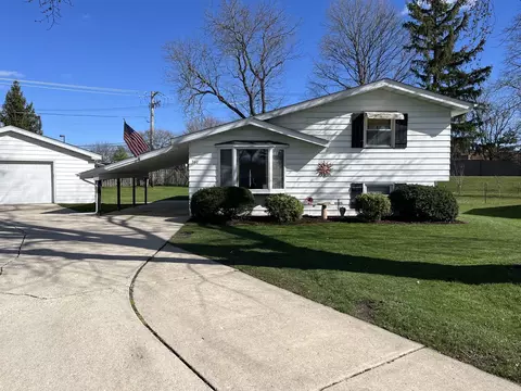 360 E Benton St, Oswego, IL 60543