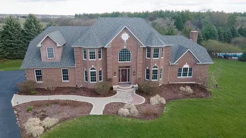 5216 Harry Ct, Crystal Lake, IL 60014