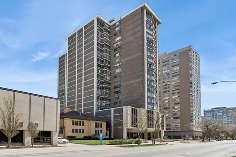 6325 N Sheridan Rd #904, Chicago, IL 60660
