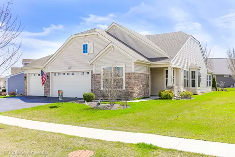 1113 Glendale Rd, Pingree Grove, IL 60140