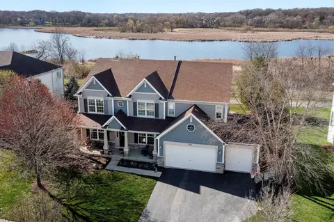950 Mcdole Dr, Sugar Grove, IL 60554