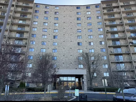 6340 Americana Dr #604, Willowbrook, IL 60527