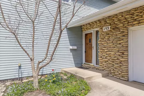 153 Williamsburg Dr, Bartlett, IL 60103 photo 2