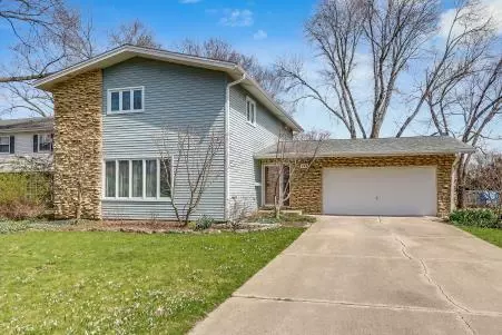 153 Williamsburg Dr, Bartlett, IL 60103