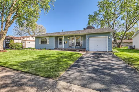 943 Cooper Ct, Elk Grove Village, IL 60007