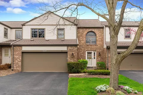 7 S349 Augusta Ln, Naperville, IL 60540