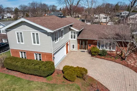 1921 N Shenandoah Dr, Arlington Heights, IL 60004