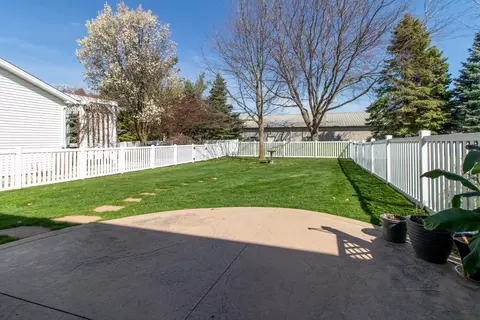 Exterior - 6 Grape Vine Ln, Bloomington, IL 61704 photo 2 of 7