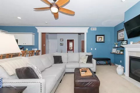 Living - 6 Grape Vine Ln, Bloomington, IL 61704 photo 7 of 13