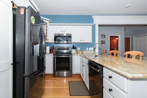 Kitchen - 6 Grape Vine Ln, Bloomington, IL 61704 photo 2 of 3