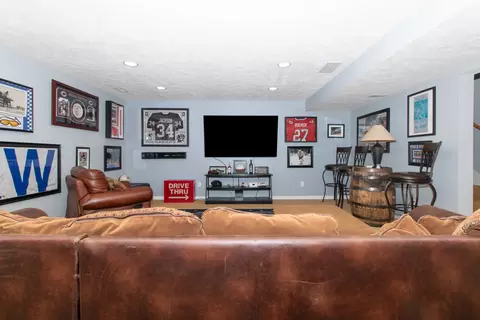 Living - 6 Grape Vine Ln, Bloomington, IL 61704 photo 11 of 13