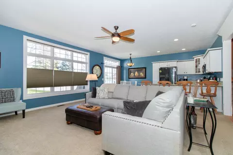 Living - 6 Grape Vine Ln, Bloomington, IL 61704 photo 4 of 13