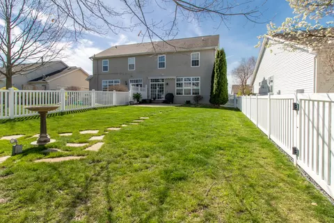 Exterior - 6 Grape Vine Ln, Bloomington, IL 61704 photo 5 of 7