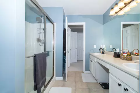 Bath - 6 Grape Vine Ln, Bloomington, IL 61704 photo 3 of 5