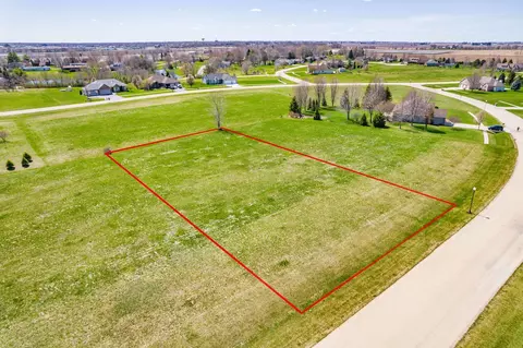 995 Fox Trail Ln, Somonauk, IL 60552