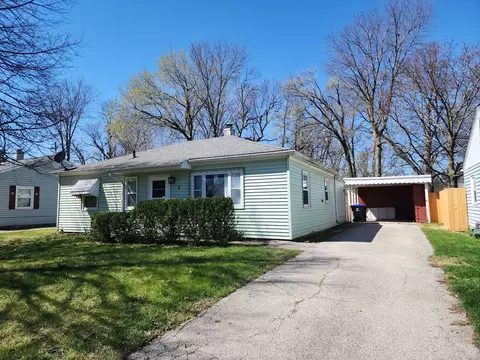 5 Wach Dr, Bloomington, IL 61701