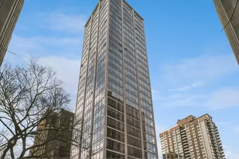 1300 N Astor St #6B, Chicago, IL 60610