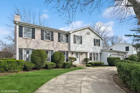 3702 Bernay Dr, Northbrook, IL 60062