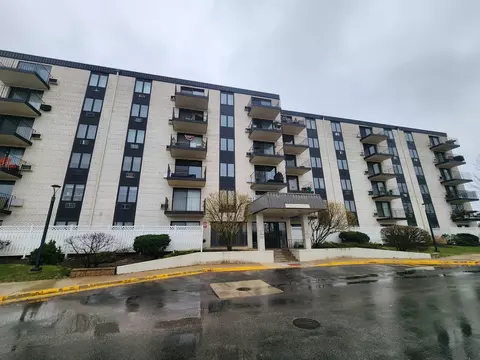 9078 W Heathwood Dr #6B, Niles, IL 60714
