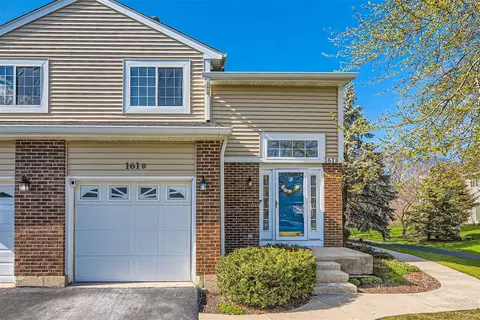 161 Winchester Dr #B, Streamwood, IL 60107