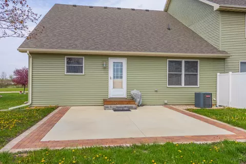 Exterior - 313 Burcham Dr, Le Roy, IL 61752 photo 3 of 4