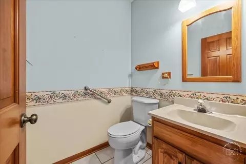 Bath - 1156 Challenge Dr, Batavia, IL 60510 photo 1 of 4