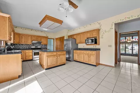 Kitchen - 1156 Challenge Dr, Batavia, IL 60510 photo 1 of 3