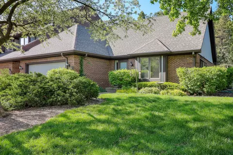 2 Phillippi Creek Dr, Elgin, IL 60120