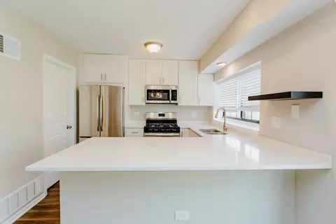 Kitchen - 4542 Opal Dr, Hoffman Estates, IL 60192 photo 4 of 4
