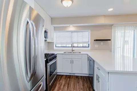 Kitchen - 4542 Opal Dr, Hoffman Estates, IL 60192 photo 3 of 4